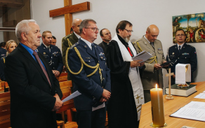 Slavnostního otevření vojenské kaple se zúčastnili církevní představitelé i příslušníci strakonického útvaru.